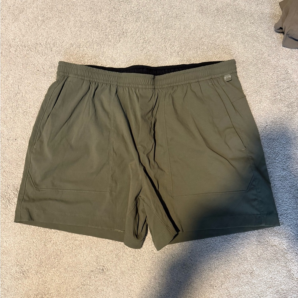 Lululemon 5” bowline shorts woven dark green XL